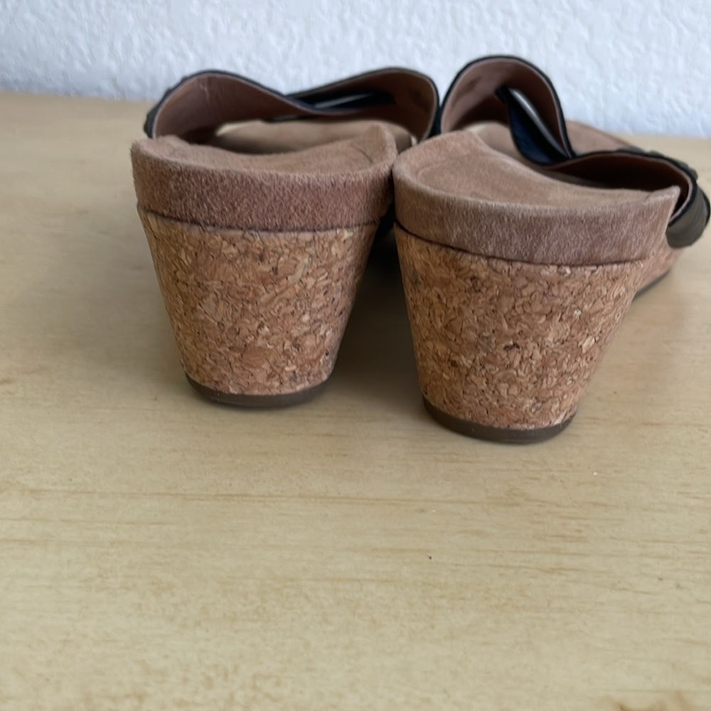 Ugg Cork 2 inch Heels w/Black Leather Straps & Silver Accent Size 7 - Picture 6 of 6